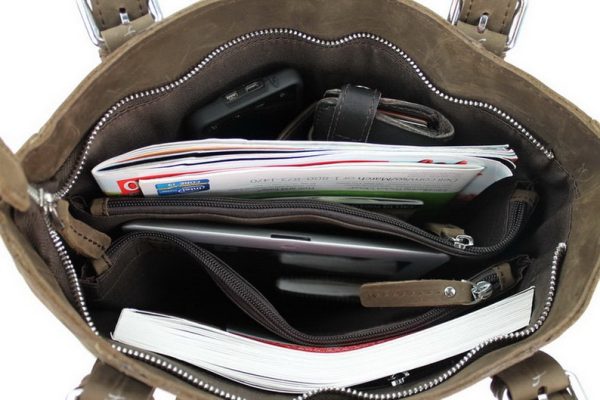 Classic Leather Shoulder Bag - Image 3