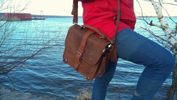 Full leather tablet messenger bag - Image 3
